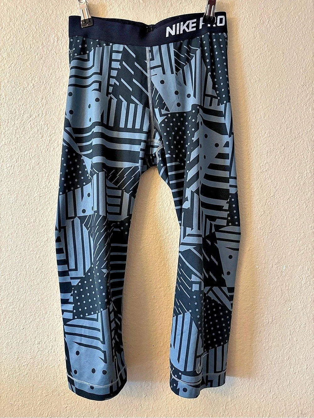Nike Women's S Blue Black Gray Geometric Capri Leggings Cropped Athletic Workout